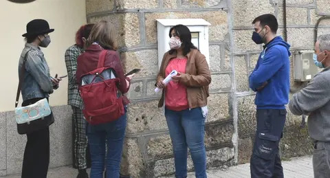 Os concelleiros do BNG na Bola atenden os medios despois de co&ntilde;ecerse a suspensi&oacute;n do pleno