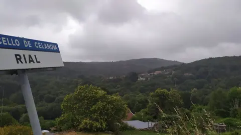 Monte da Neve desde Rial, na parroquia de Amoroce, no concello de Celanova