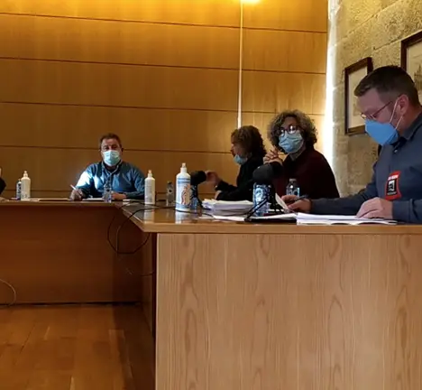 Leopoldo Rodriguez concelleiro BNG Celanova durante o pleno (2)