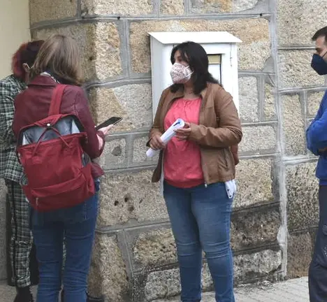 Os concelleiros do BNG na Bola atenden os medios despois de co&ntilde;ecerse a suspensi&oacute;n do pleno