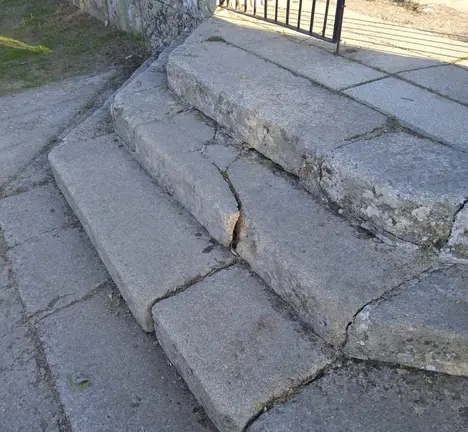 Escaleiras de acceso ao templo
