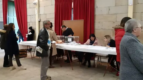 Votaci&oacute;ns o domingo 10 de novembro en mesas de Celanova